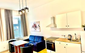 Laxenburger City Apartments - Only 8Min To City Center Vienna